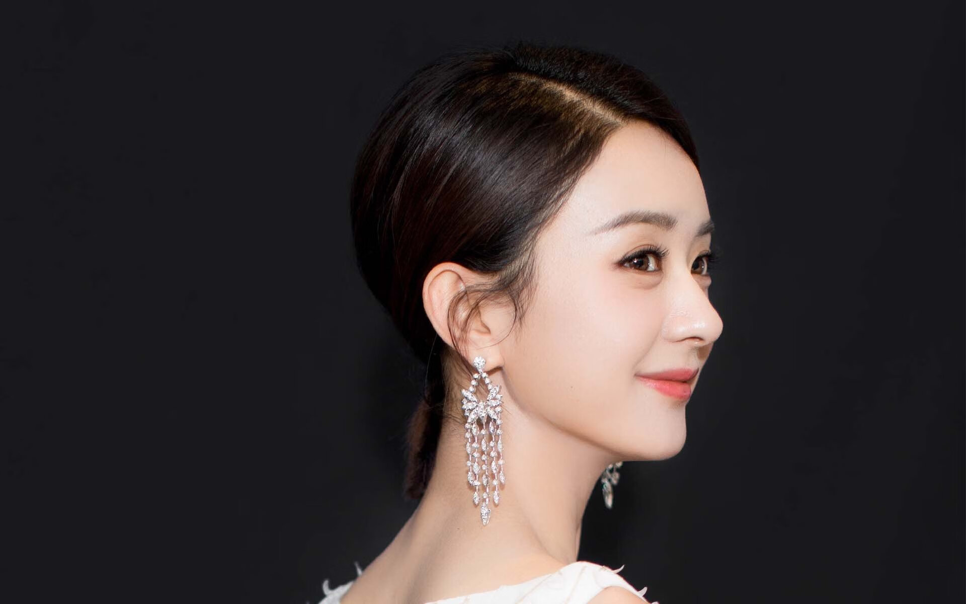 女足比赛掀起狂潮，观众热情高涨，女足比赛过程